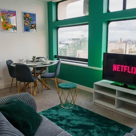 Manchester City Centre Apartment, Skyline View Exterior photo